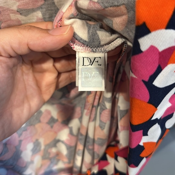 DIANE von FURSTENBERG | EUC New ‘Julian Two’ Cotton/Silk Wrap Dress sz 2 - Picture 4 of 6